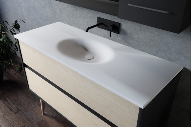 Esquisse 120 black single washbasin unit PERLE white, front oak with foot, plunging view