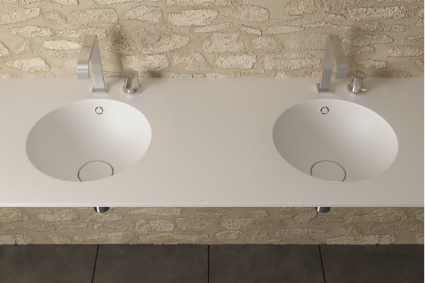 BETSEY double washbasin in CORIAN® seen from the side