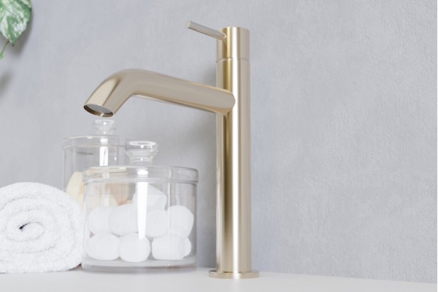 Design single lever mixer LOOP brushed gold side view