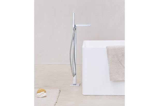 Bright Chrome CUBO bath tap by Sanycces front view